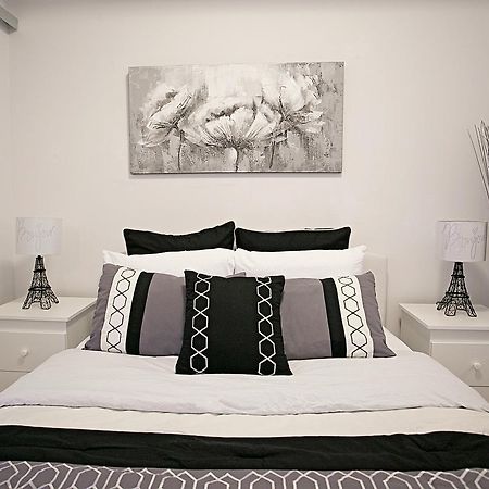 Royal Stays Condominiums - Upscale Downtown Suites Τορόντο Εξωτερικό φωτογραφία