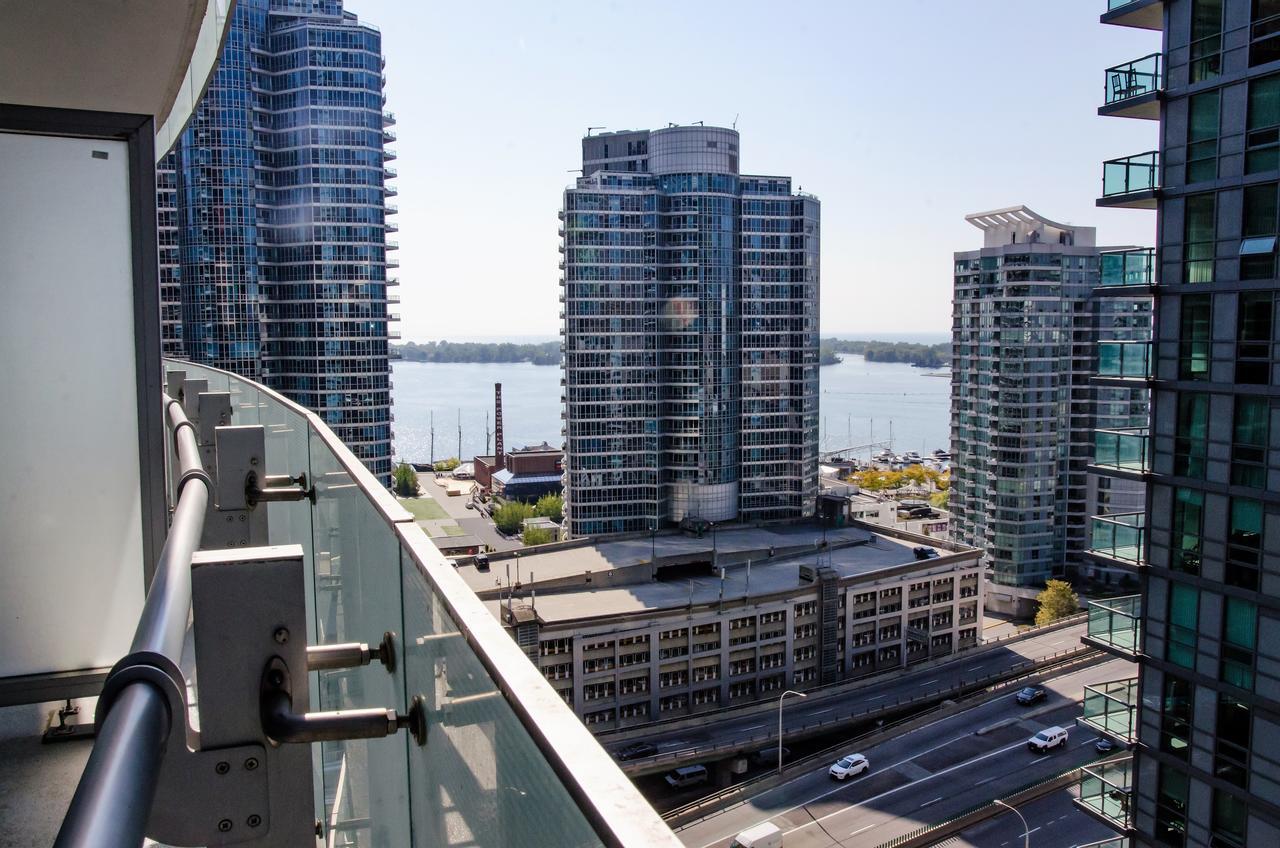 Royal Stays Condominiums - Upscale Downtown Suites Τορόντο Εξωτερικό φωτογραφία