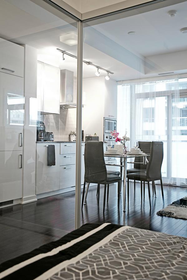 Royal Stays Condominiums - Upscale Downtown Suites Τορόντο Εξωτερικό φωτογραφία