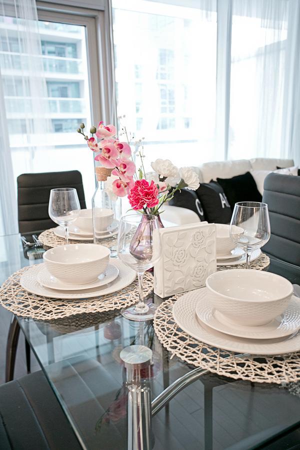 Royal Stays Condominiums - Upscale Downtown Suites Τορόντο Εξωτερικό φωτογραφία